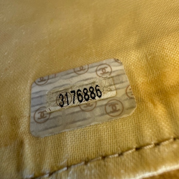 CHANEL lambskin VINTAGE shoulder/cross body bag. From 1994-1996. GORGEOUS! - Picture 7 of 17